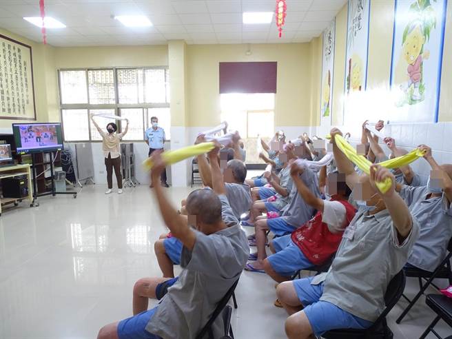 苗栗看守所為歡慶重陽佳節，於4日在所內辦理「銀髮有愛、歡聚重陽」活動。（苗栗看守所提供／謝明俊苗栗傳真）