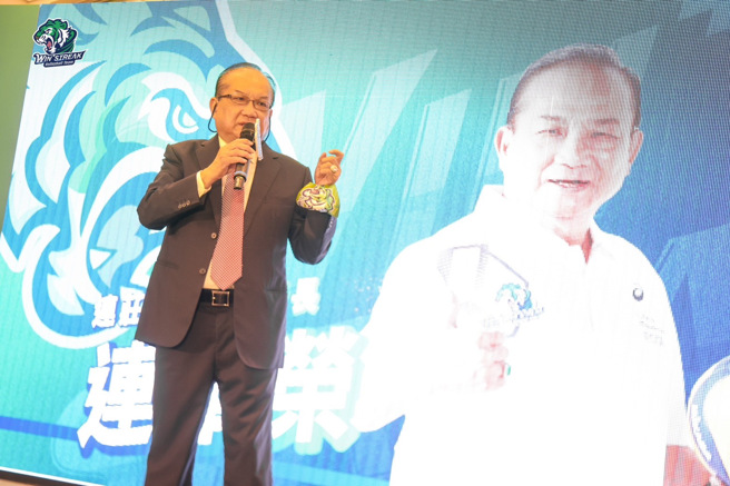 连庄男排队领队连华荣努力让球队回到企排联赛。（连庄男排队提供）