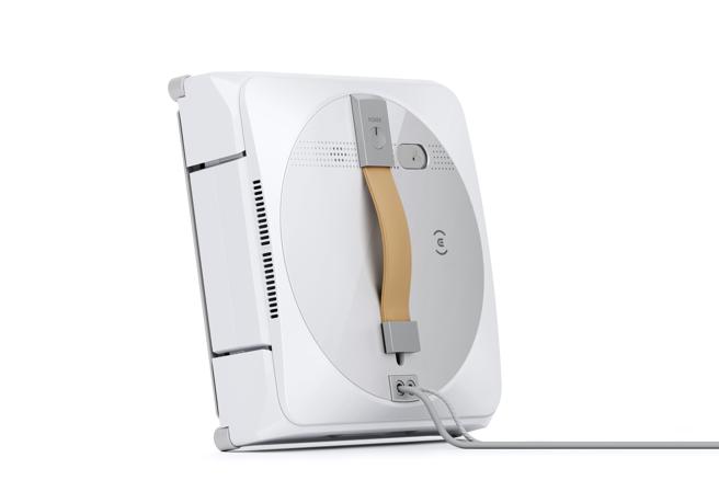 GLASSBOT W1 PRO即日起于虾皮官方旗舰店、momo购物品牌旗舰馆开放预购，12月20日前购买更享早鸟现省千元折扣、优惠价1万3900元。（ECOVACS提供）