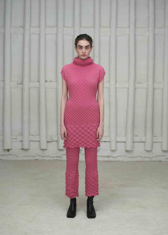 ISSEY MIYAKE 浪湧針織系列。（ISSEY MIYAKE提供）