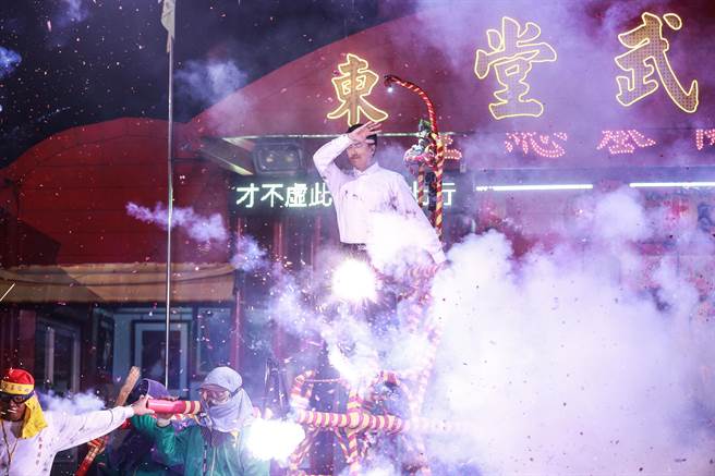 吴皓升《市井豪门》开场戏就被炸。（民视提供）