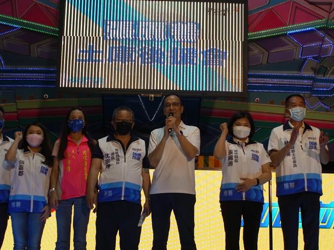 朱立伦（右三）到云林县助选，强调县长张丽善（右二）、议长沈宗隆（右四）都要连任。（张朝欣摄）