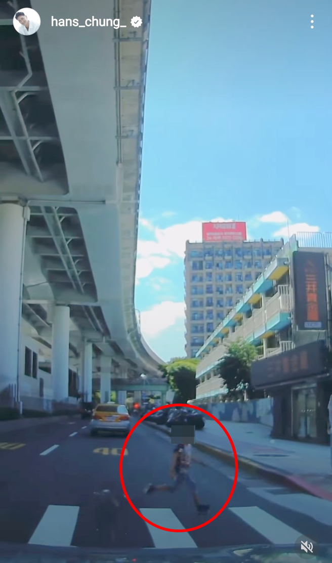 男星鍾承翰日前開車上路，遇到一個小朋友闖紅燈衝上馬路。（圖／hans_chung_ Instagram）