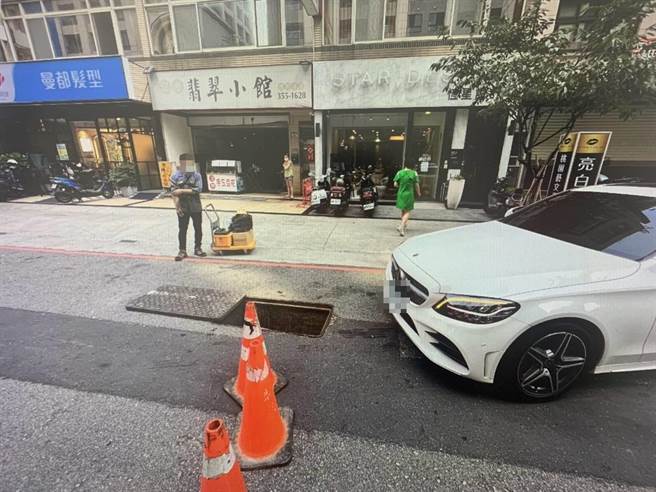 陳姓工人昨被捲入張姓女子賓士車下，雖受擦挫傷，但並無大礙。(翻攝照片／蔡依珍桃園傳真)