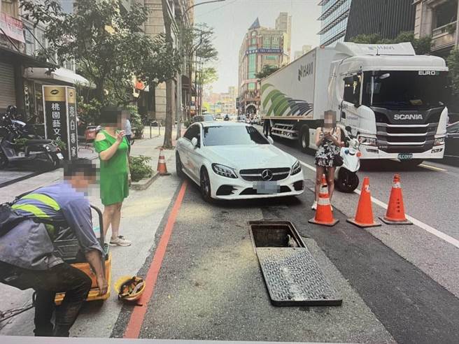 陳姓工人昨被捲入張姓女子賓士車下，雖受擦挫傷，但並無大礙。(翻攝照片／蔡依珍桃園傳真)