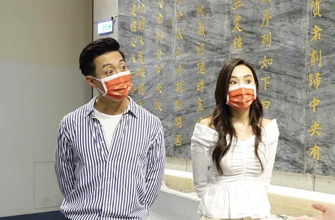 康茵茵及呂紹齊前往國館擔任一日服務員，聽到許多震驚的小故事。（全民大劇團提供）