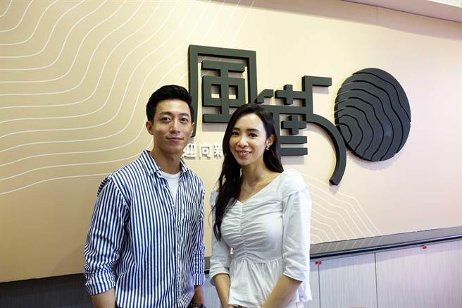 康茵茵及呂紹齊前往國館擔任一日服務員，聽到許多震驚的小故事。（全民大劇團提供）