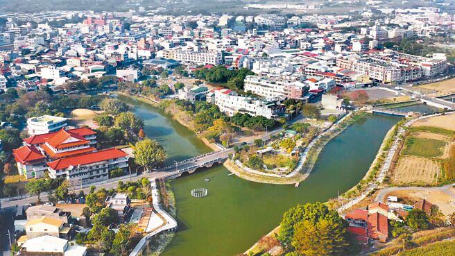 台南市長黃偉哲上任後，致力推動溪北發展，推出「新營鹽水雙星拱月計畫」擴大新營及鹽水營造成果。（台南市政府提供／曹婷婷台南傳真）