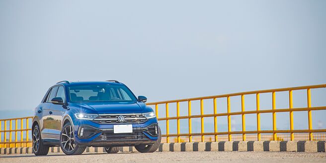 VW T-Roc R外观配置R专属Black Style黑化套件，展现强悍的跑格，售价179.8万元。（陈大任摄）