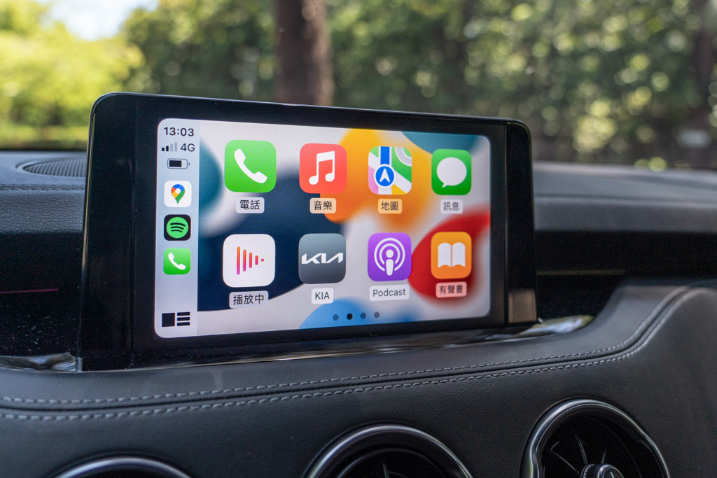 車系標配8吋懸浮式觸控螢幕，支援無線AppleCarPlay與AndroidAuto手機連接功能。(圖/2gamesome)