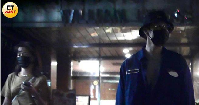 两人仅同框短短几秒，但却零互动，乍看还以为是两个不认识的陌生人。（图／本刊摄影组）