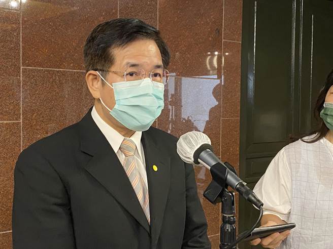 教育部長部長潘文忠表示，前新竹市長林智堅已對中華大學論文案提出訴願。（林志成攝）