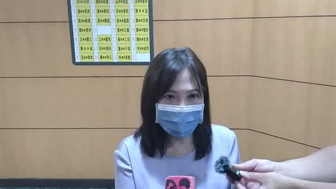 基隆市文化局長陳靜萍表示，表藝中心進行預審，將在8日前取得變更後的使用執照。（張志康攝）