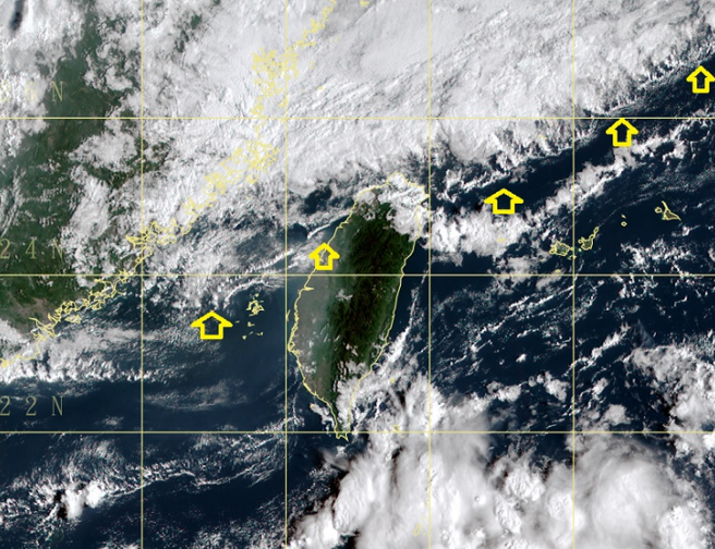 鄭明典指出，「秋潮」正在台灣北部徘徊，成為影響天氣的系統。（翻攝臉書）