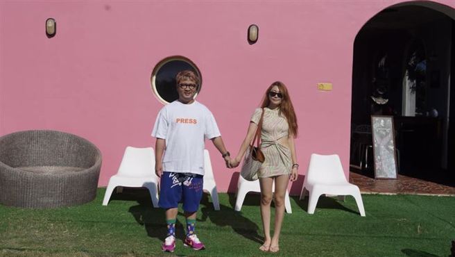 纳豆自从今年1月中风，休养了大半年，如今慢慢重返萤光幕前。(图/纳豆 脸书)