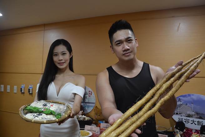 每年9至11月是新北山药产季，为了行销山药，新北市农业局与福容大饭店合作，邀请知名主厨阿基师打造6道山药养生特色料理，并与雄狮旅游推出山药轻旅行。（蔡雯如摄）