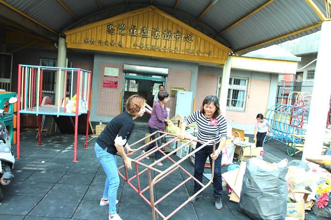 今年在社区理事长与志工的努力下，有在地企业挹注金费，一起将废弃幼儿园重新整理，华丽转身变成老人供餐的社区据点。(社区提供／吴建辉彰化传真)