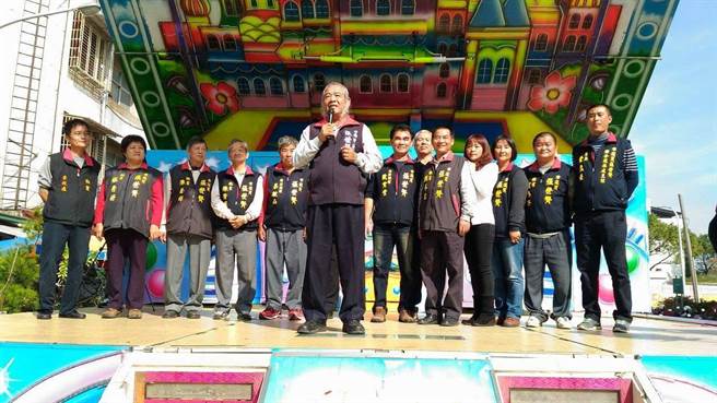 国民党台南市议员张世贤（中）竞选总部成立大会，8日早上9点将在白河区国光路（白河区公所前）举行。（摘自张世贤脸书／张毓翎台南传真）