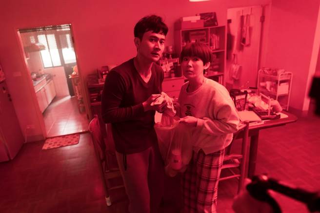 徐汉强执导电视电影《圣筊》，由情侣檔刘冠廷（左）、孙可芳主演。（金马提供）