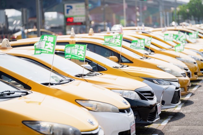 計程車挺林佳龍後援會成立。(取自林佳龍臉書)