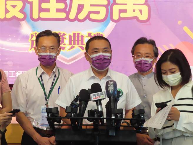 林佳龙抱怨板桥第一运动场借不到 侯友宜：各单位按先后顺序申请。（叶德正摄）