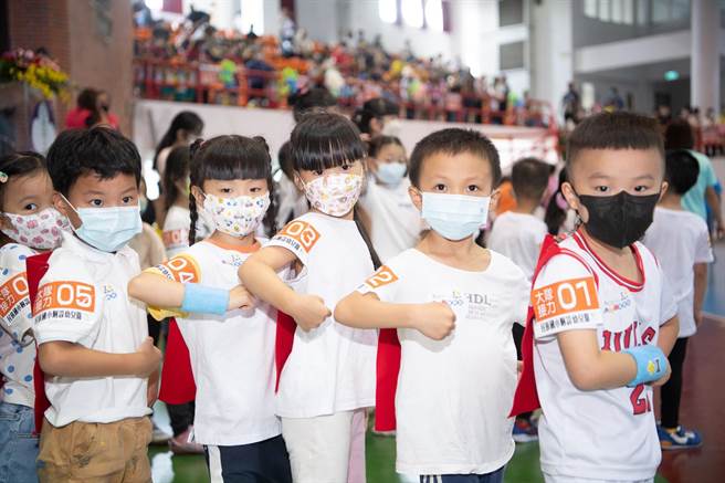 嘉义市首届幼儿园运动会，小朋友组队参赛。（嘉义市政府提供／廖素慧嘉市传真）