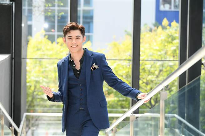 陈奕加入《门当互怼爱上你》演不曾露面的网路独立创作歌手。（三立提供）