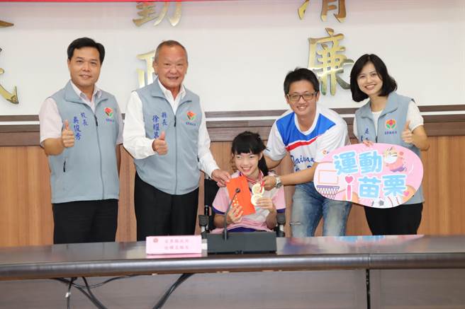 照南国中姚宥米参加2022世界脑麻竞速跑步运动国际杯荣获3面金牌。（苗栗县政府提供／李京升苗栗传真）