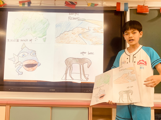 崇明国小学生发表澳洲生物多样性。(照片/臺南市教育局提供)