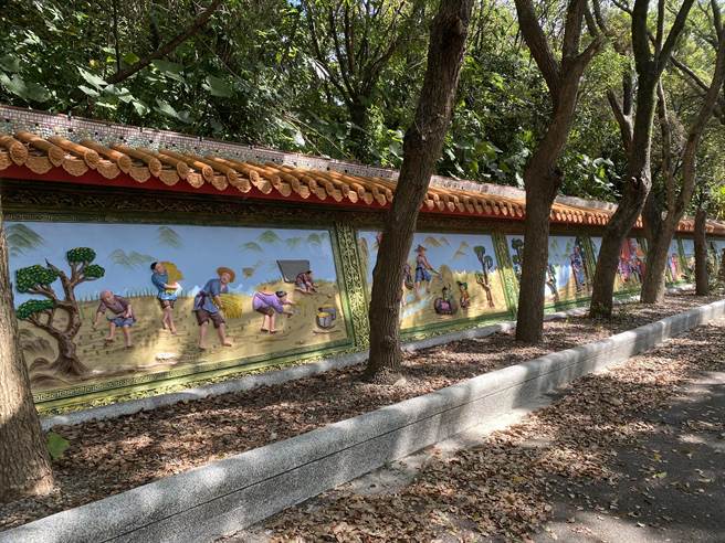 工务局表示，壁画补绘工程将于10月中旬完成。（蔡明亘摄）