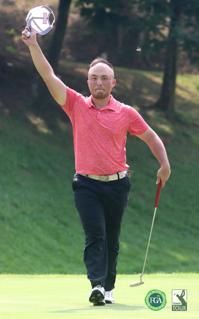 王宥崴拿下ThreeBond福兴挑战赛冠军，开心庆祝。（TPGA提供）