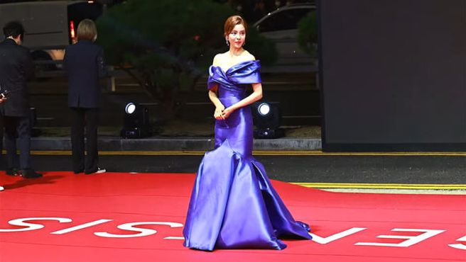 金奎吏超美现身。（图／翻摄自PICKCON YouTube）