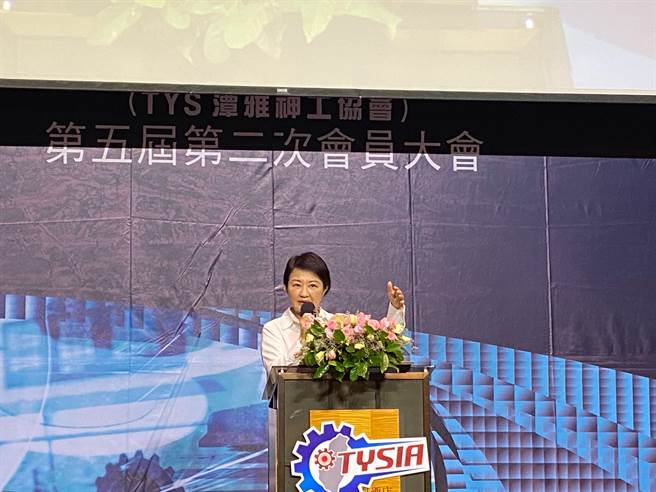 台中市長盧秀燕參加潭雅神工商協進會會員大會，感謝大家一起拚經濟。（張亦惠攝）