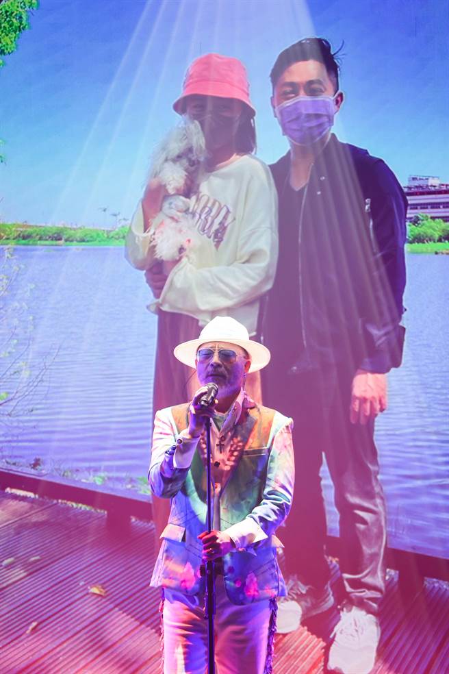 班鐵翔與艾成跨時空對唱。（羅永銘攝）