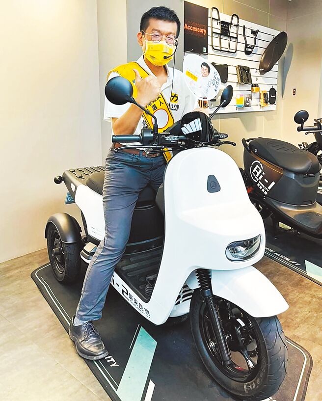 步入超高龄社会，时力屏东县长参选人詹智钧建议须增加大眾运具、改善标线设计、增加人行道。（詹智钧提供／林和生屏东传真）