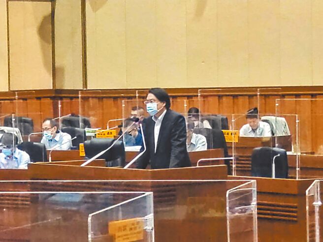 傳出新北市政府無意經營基隆捷運，基隆市議員4日憂心基捷恐無疾而終，市長林右昌表示，新北市接手的機率最高。（張志康攝）