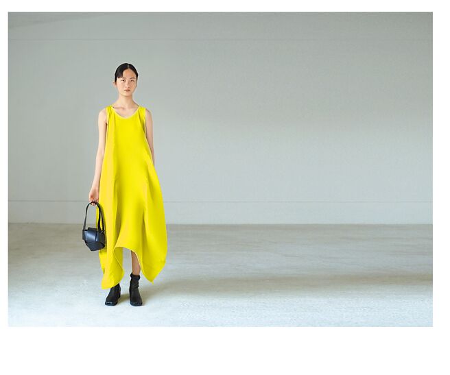 ISSEY MIYAKE飞叶扬褶系列运用全新绉褶技法，展现盛夏植物蓬勃的意象。（ISSEY MIYAKE提供）