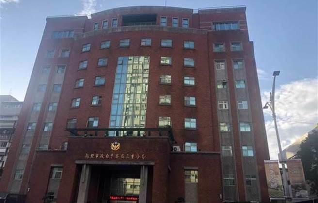 三重汽车旅馆枪击！2男1女房内起衝突，1男遭钢珠射伤手臂，警方封锁现场调查中 。(戴志扬翻摄)