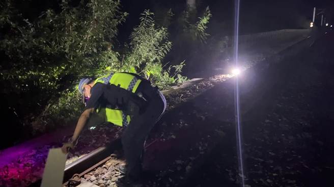 台铁327次号列车在太麻里乡发生撞人意外。（读者提供／蔡旻妤台东传真）