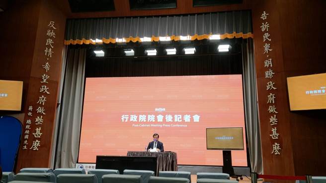 行政院发言人罗秉成今指出0＋7政策13日照常上路(邱新博摄)