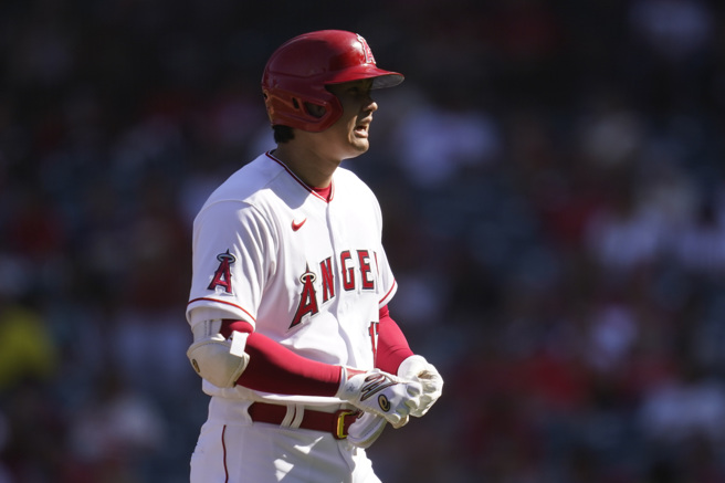 大谷翔平达标年度规定投球局数及打席数，成为大联盟歷史第1人。(美联社)