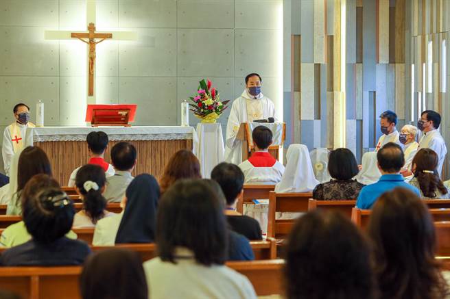 黄敏正神父以「领导者的灵修」发表专题演讲，提醒所有学校领导者，爱天主的学校就是要亲力亲为、谦虚和爱德展现。（陈麒全摄）