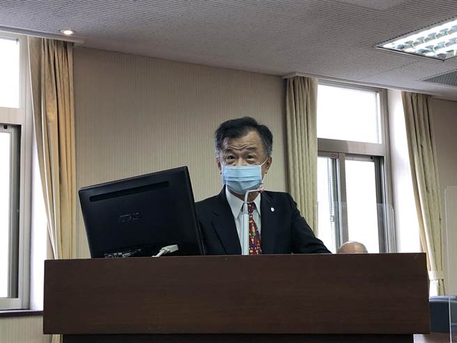 陸委會官網寫到「赴陸就學你不能不知道的8件事」，疑似暗示台生別赴陸。陸委會主委邱太三備詢時表示，應把風險利弊都行告知。（朱紹聖攝）