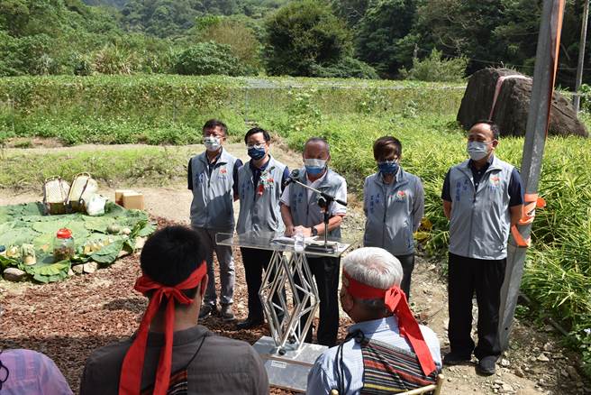 苗栗县长徐耀昌日欣慰苗栗县第座五星级温泉饭店终于启动了。（谢明俊摄）