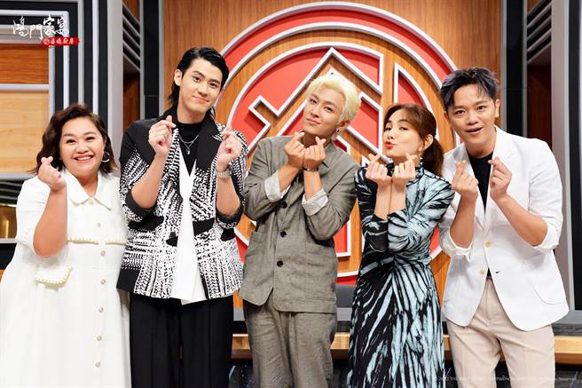 鍾欣凌（左起）、李玉璽、炎亞綸、Ella、索艾克。（衛視中文台提供）