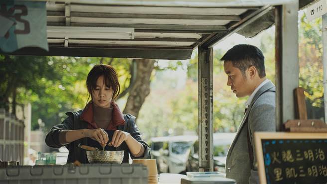 安心亚在《罪后真相》中是早餐店老板娘，拍摄煮粥戏狂打30颗蛋。（威视提供）