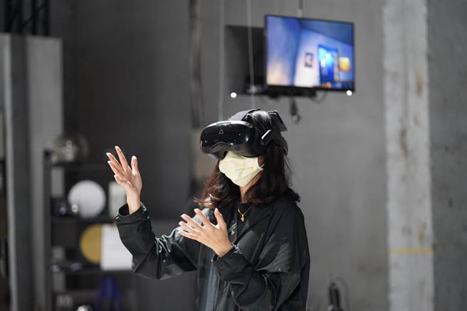 台湾设计展在高雄热闹展开，高市府经发局以元宇宙为主题打造「LOG ING－登入元宇宙」特展，运用视觉、内容及体感科技，带领观展者从元宇宙发展现况递进到共同想像的未来。（高市府经发局提供／洪浩轩高雄传真）