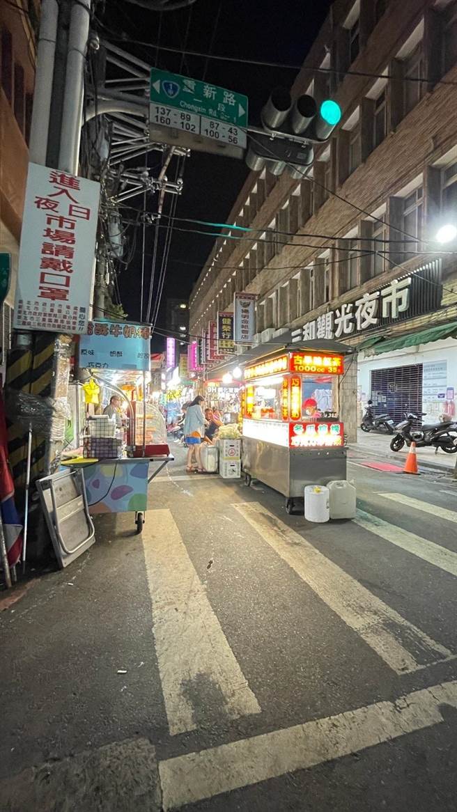 新北市三重三和夜市至今受疫情影响，人潮不若疫情前。图郑郁蓁摄影