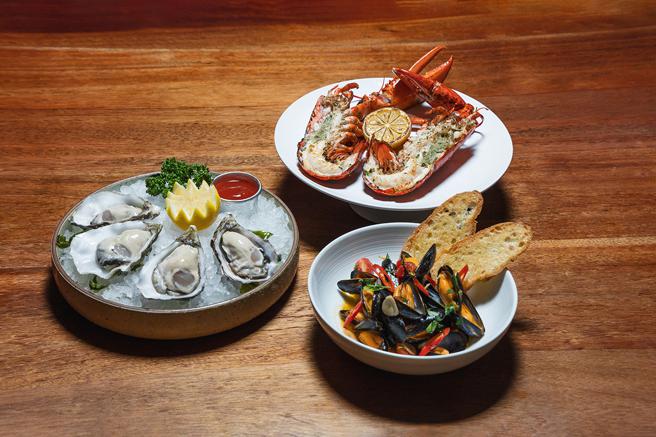 美福乾式熟成牛排馆推出开幕10周年海陆同庆的活动。（美福乾式熟成牛排馆提供）