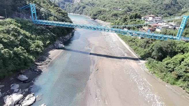 桃园市復兴区復兴桥整修工程完工，復兴区公所也开放合法申请高空弹跳。（吕筱蝉摄）	